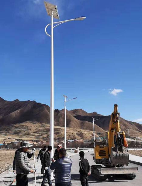 甘南碌曲10米平罗太阳能路灯项目